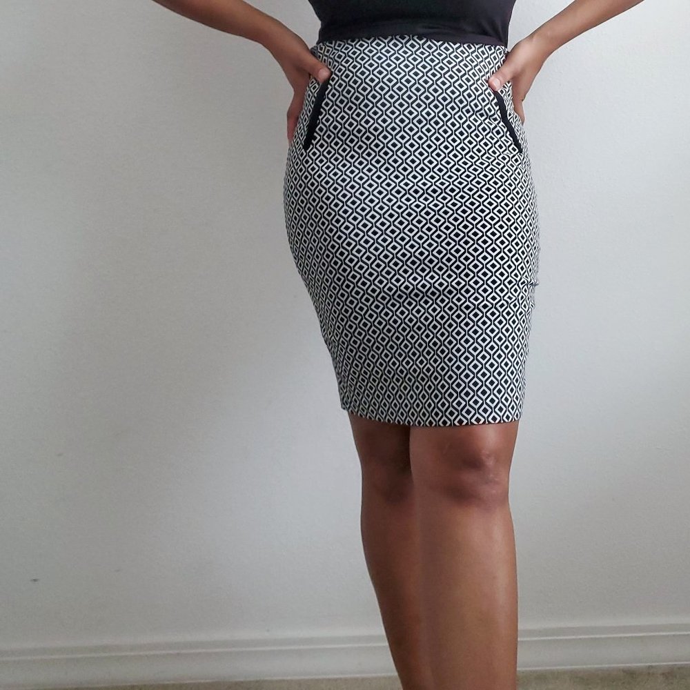 Black & White Geometric Print Pencil Skirt